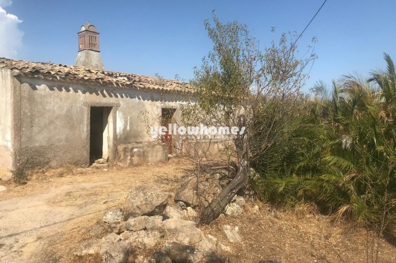 Terreno urbano com casa velha e bonita vista mar perto de Boliqueime